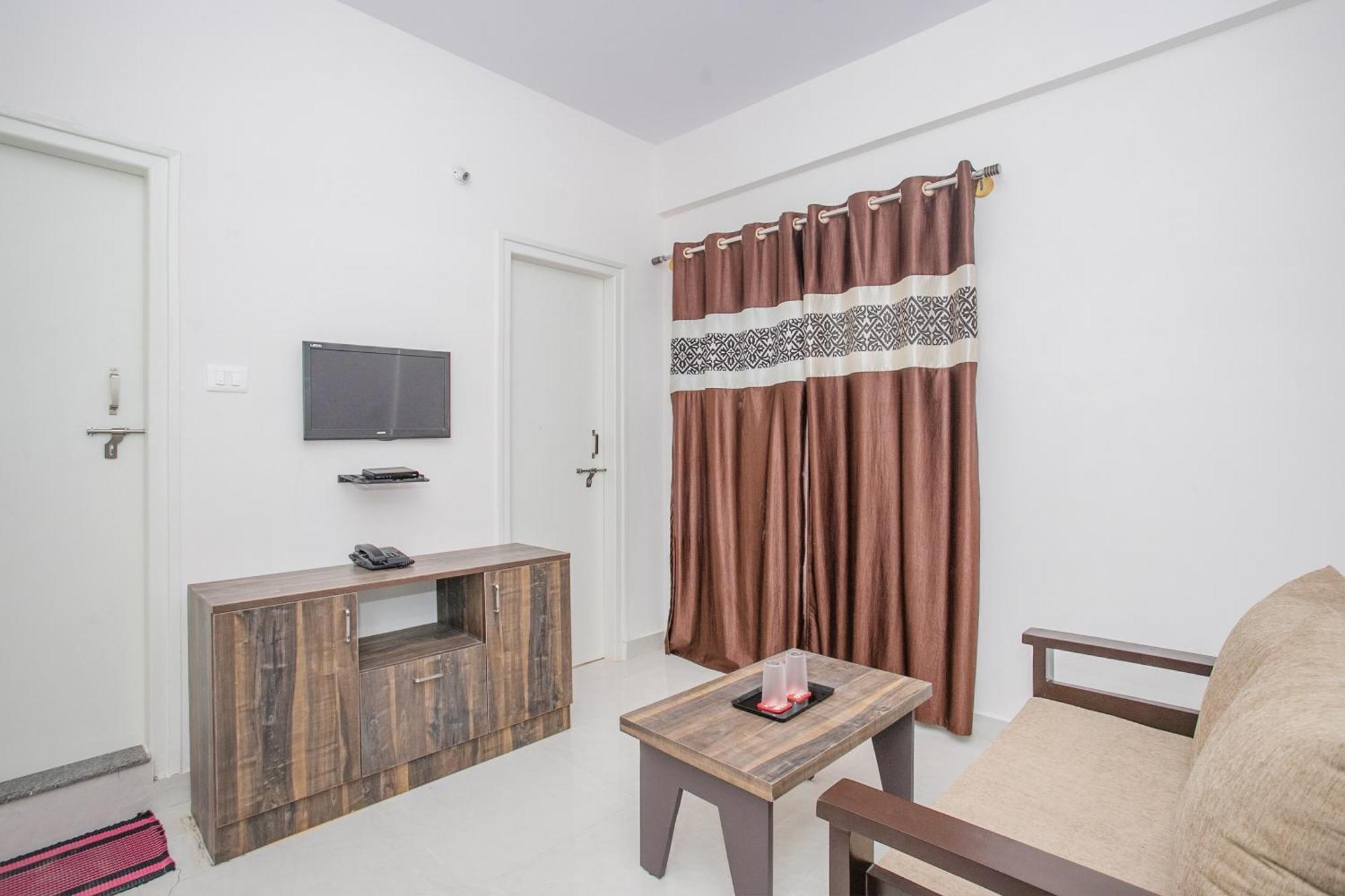 Oyo 13120 Ambrosia Hotell Bangalore Exteriör bild