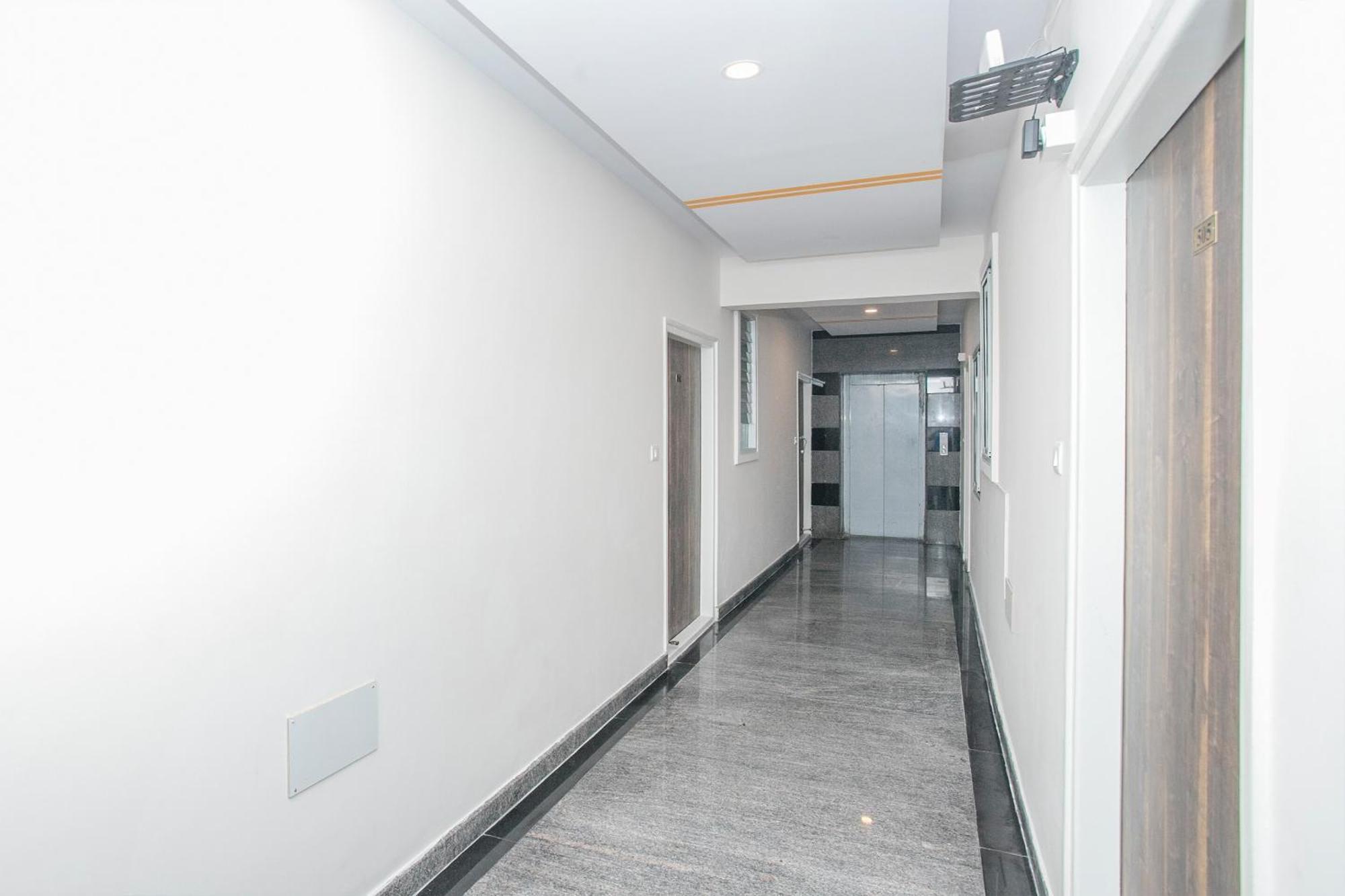 Oyo 13120 Ambrosia Hotell Bangalore Exteriör bild
