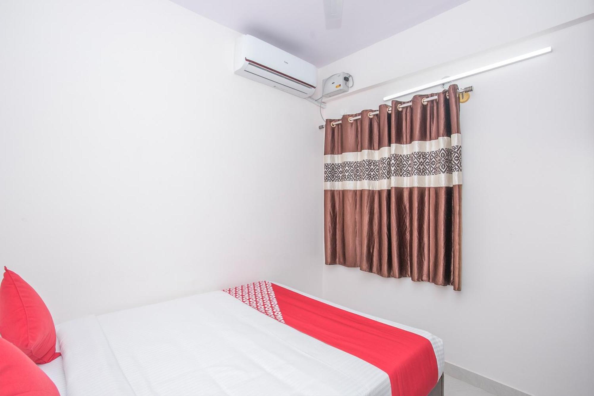 Oyo 13120 Ambrosia Hotell Bangalore Exteriör bild