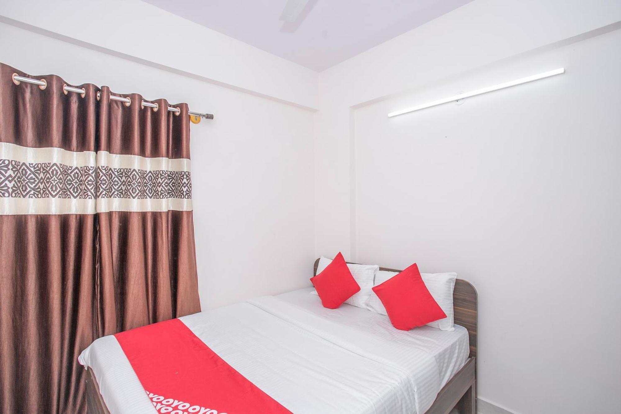 Oyo 13120 Ambrosia Hotell Bangalore Exteriör bild