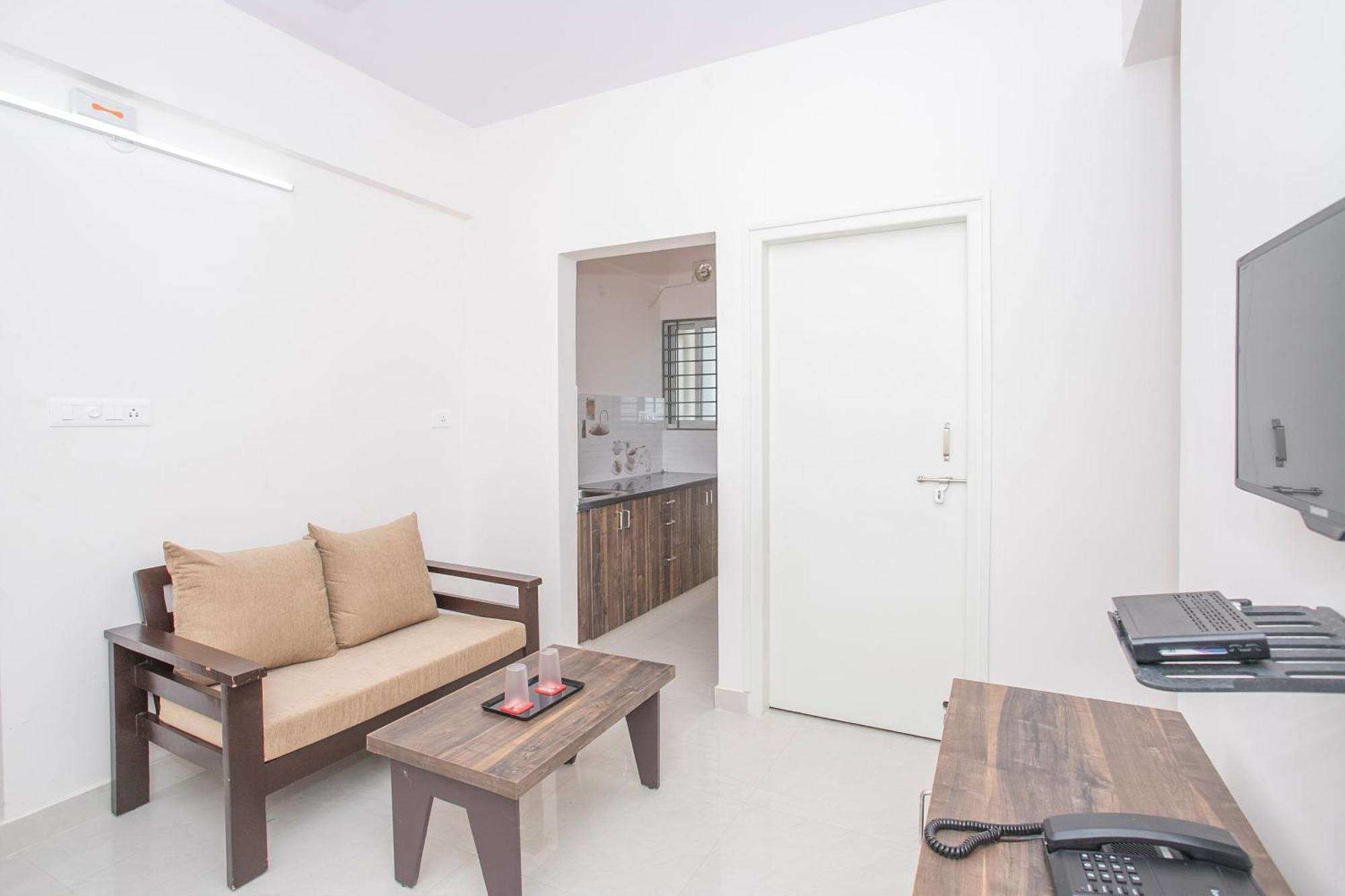 Oyo 13120 Ambrosia Hotell Bangalore Exteriör bild